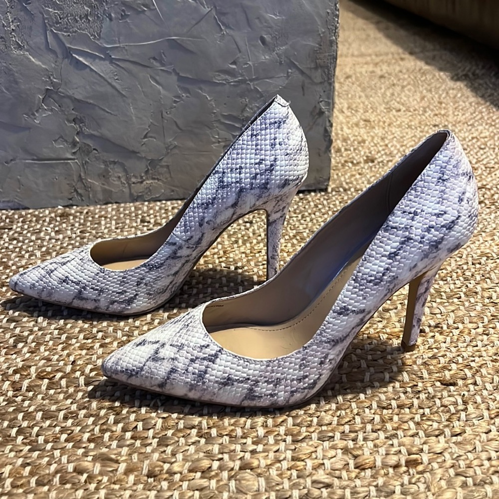 Size 7.5 Lavender and Snakeskin Heels from White House Black Market. Like NEW!